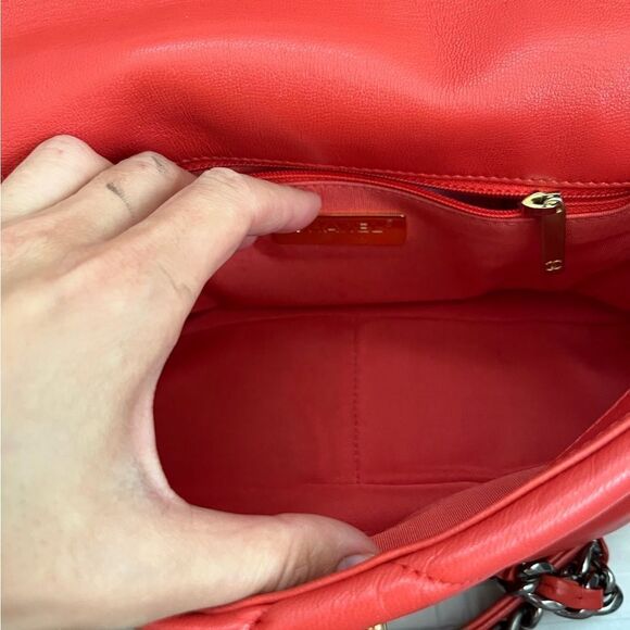 100% authentic CHANEL 19 small orange coral - Picture 7 of 10